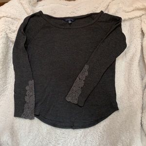 American eagle size med thermal grey top